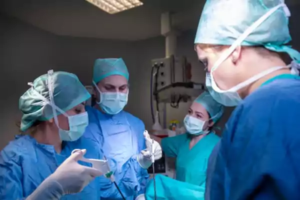 Juan-Rivero-Ginecologo-en-Mexico-Especialista-en-laparoscopia-de-tumoraciones-001-compressor